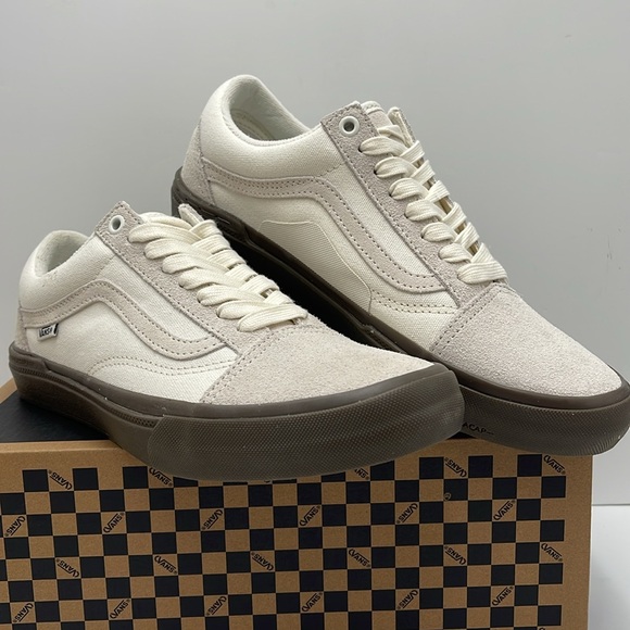 Vans Men’s Bmx Old Skool
Marshmallow/Gum
VN0005UZOVM Sneakers - Picture 4 of 16